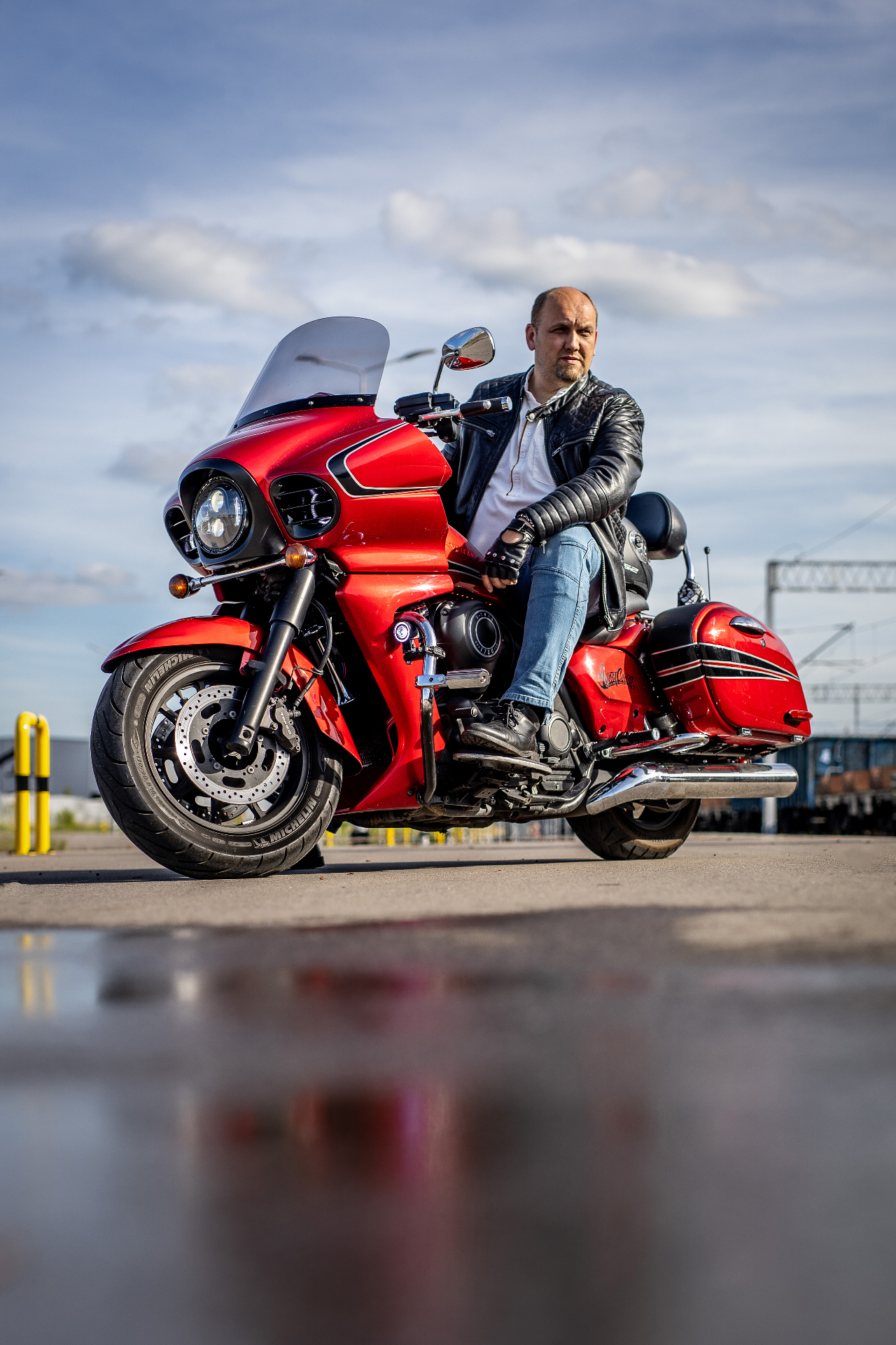 Łukasz na motocyklu — pasja i wolność